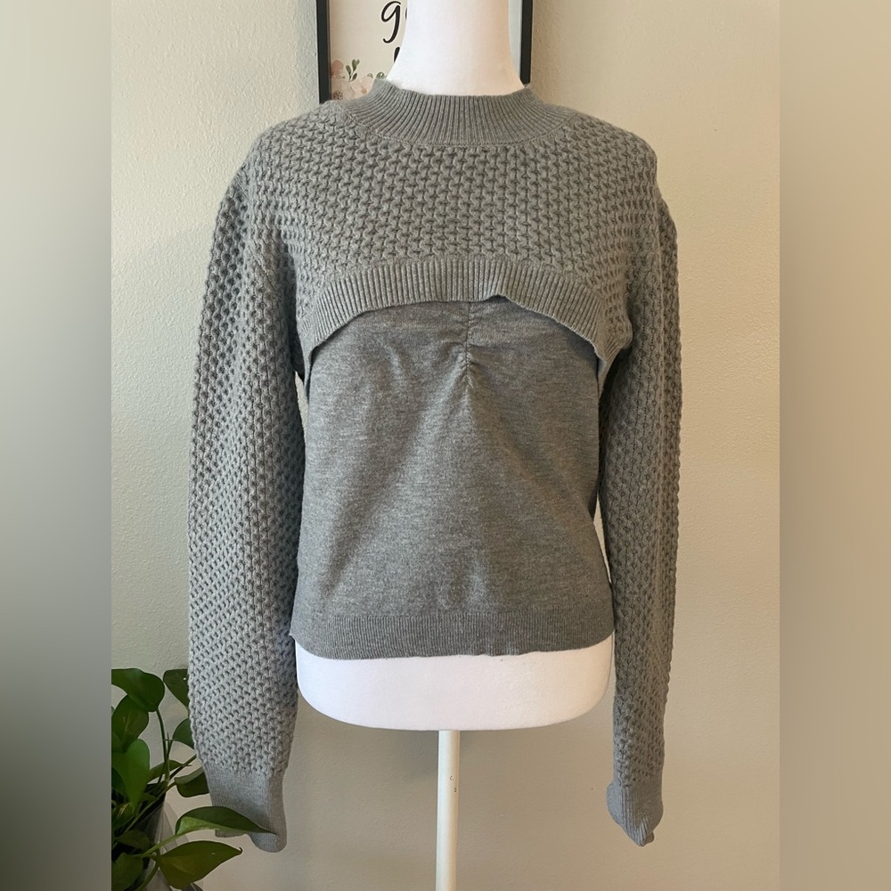 Women’s Sofia Vergara grey Knit Top with half sweater -Sz M